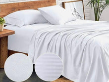 Cargar imagen en el visor de la galería, Combo Dream Rest (Sabanas + Protector Antifluidos + Cobija GRATIS 2 Almohadas)
